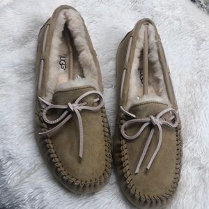 NWT Ugg Size 8 Moccasin Slippers